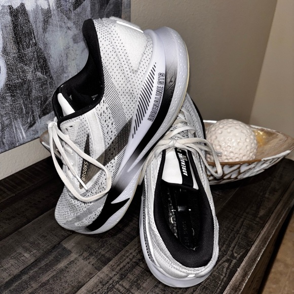 Brooks Adrenaline GTS 24 running shoes SZ 11.5 - Picture 9 of 15